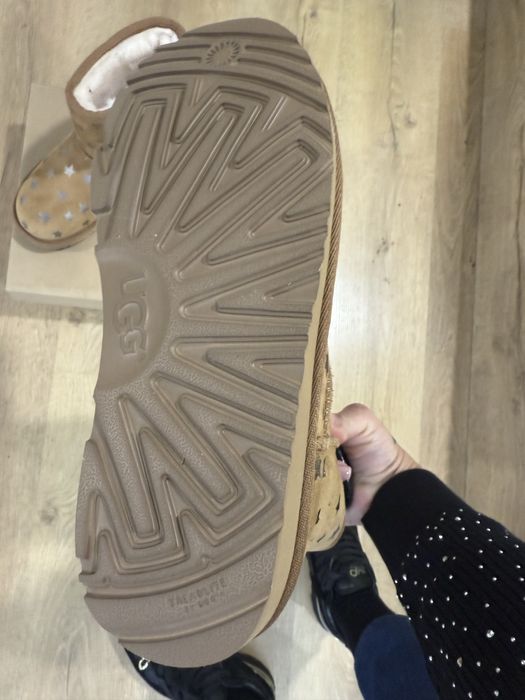 уникални ботуши UGG,номер 33,5,нови