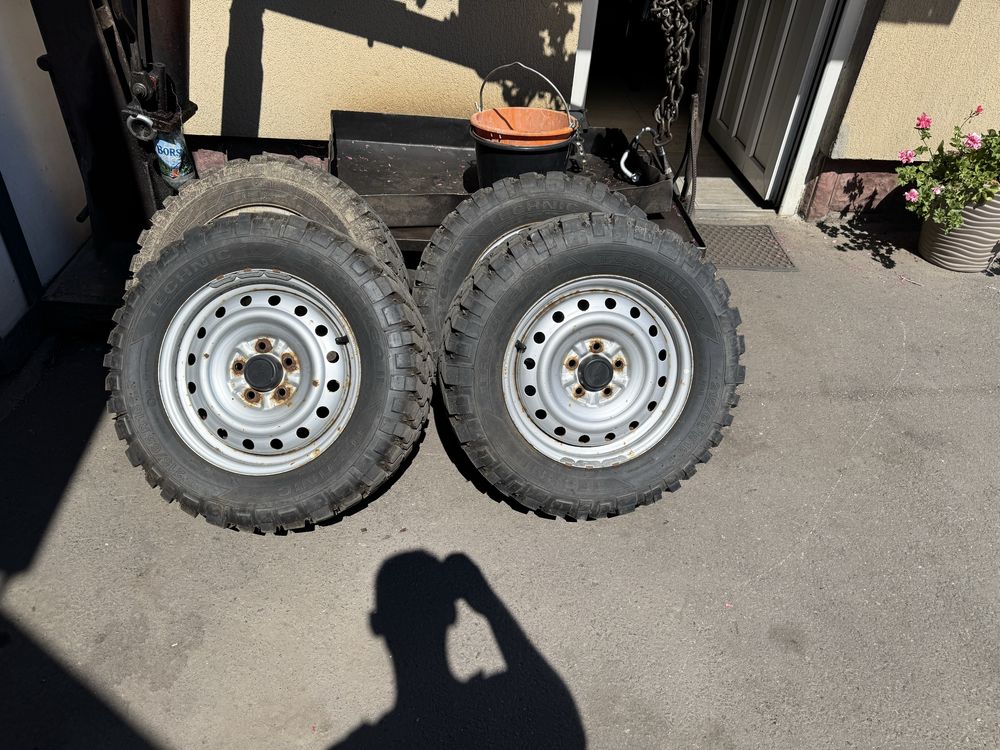 Vand 4 Anvelope Off Road 215 65 R16. Duster