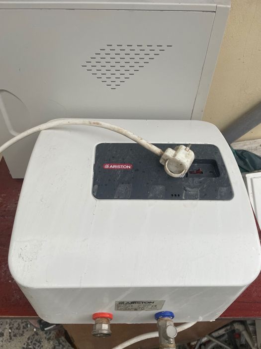 Vand instant electric Ariston