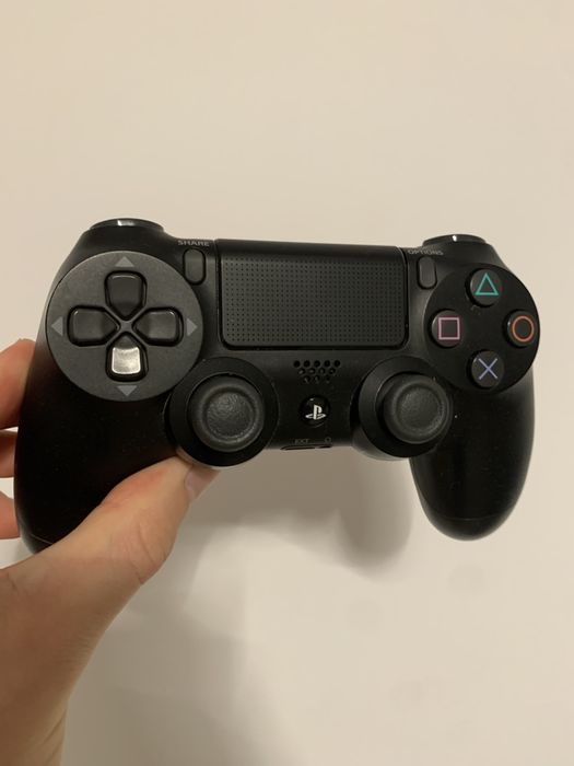 PS4 slim 1 Tb cu 2 manete si jocuri