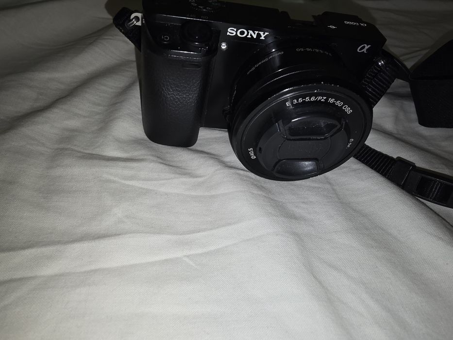 Aparat foto Sony A6000,cu obiectiv 16-50, stare bună,1650 lei