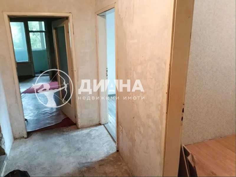 Тристаен, панелен апартамент, до парк Белите брези, Кючук Париж