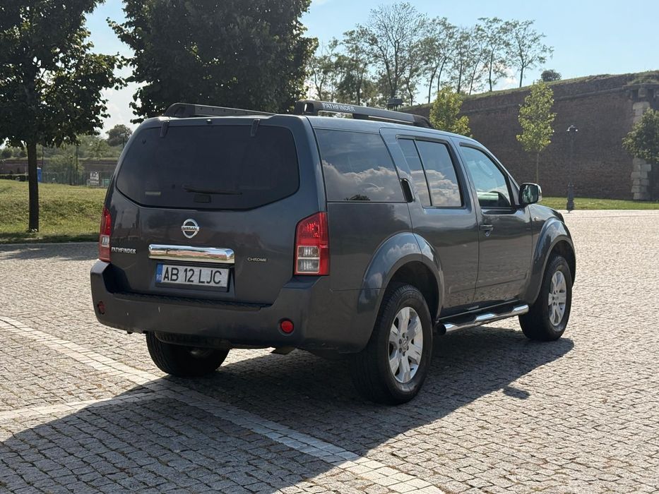 Vând Nissan Pathfinder 
*Motor 2.5 
*Masina se afla într-o stare foart