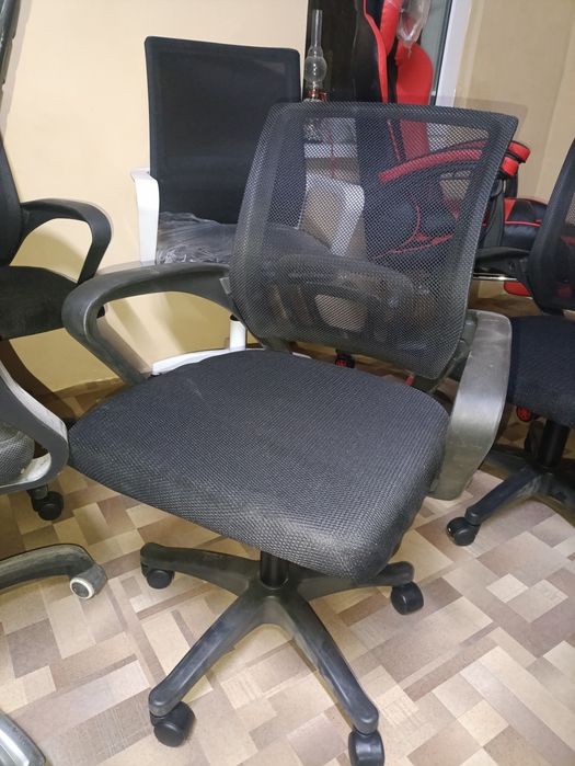 Продаю офисное и игровое кресло новые и бу