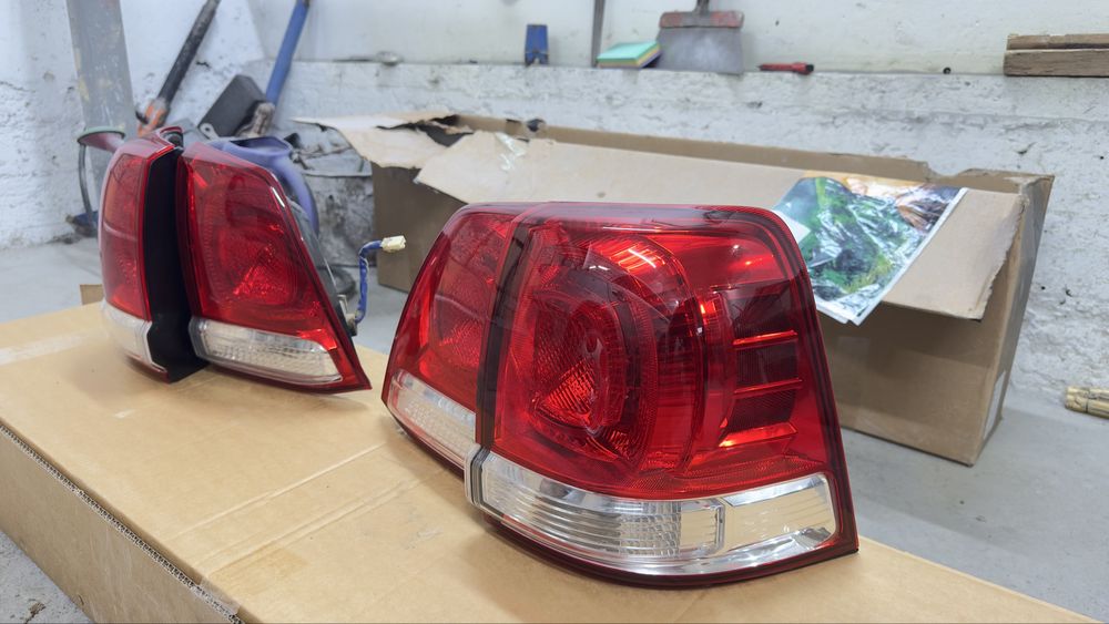 Продам зад стоп фанары от крузака 200 в оригинале