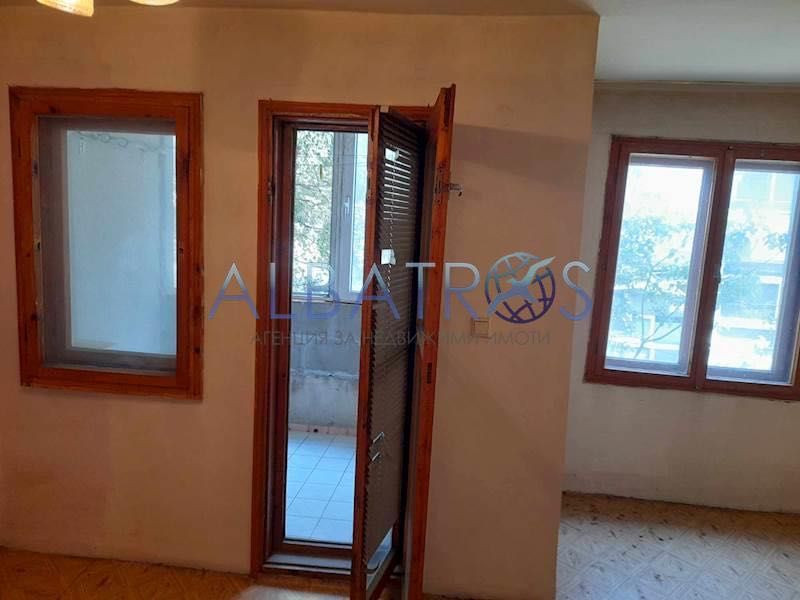 Продава се Двустаен апартамент в Варна, Център - 88 кв.м за 1125 €/кв.м - Снимка #3