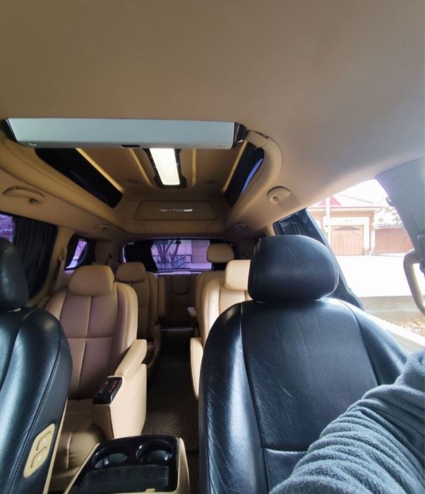 KIA Carnival. Hi limuzin