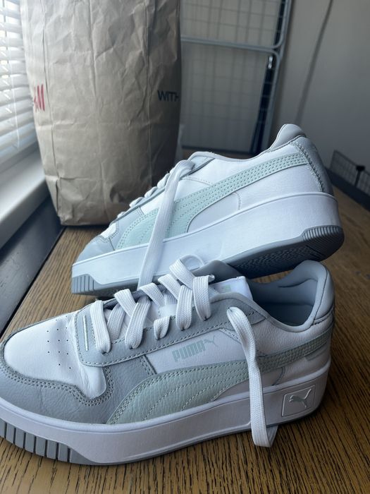 Обувки puma Carina street