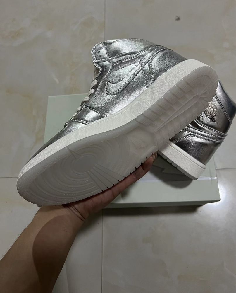 Air Jordan 1 Retro High OG Chrome