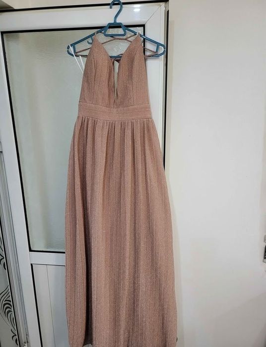 Официални рокли.