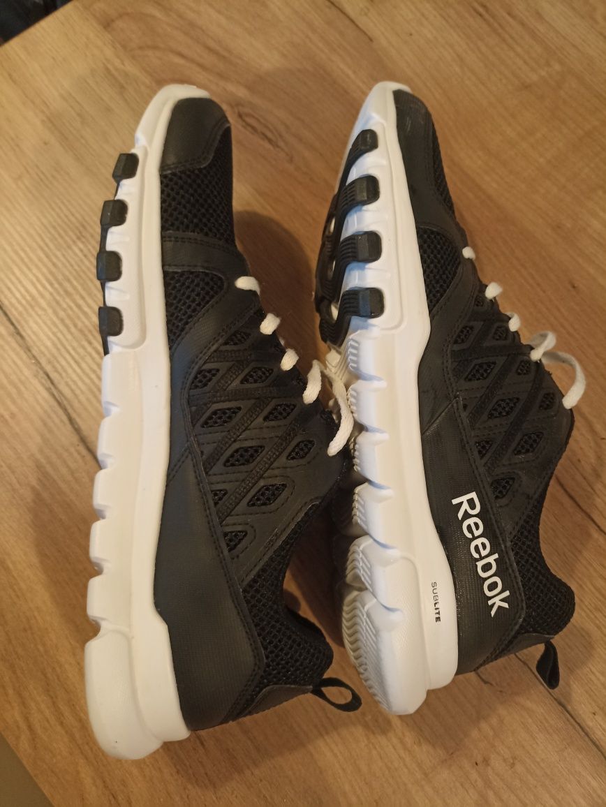 Vand adidasi Reebok 44.5 impecabili