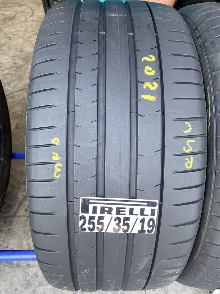 255/35/19 Pirelli Vara RSC