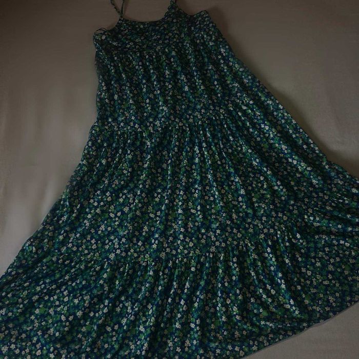 Rochie midi cu flori (Pull&Bear)