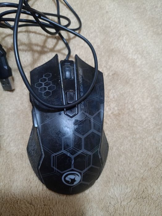 Tastatura mecanica si mouse de gaming cu lumini rgb