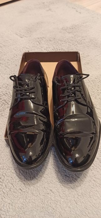 Pantofi de piele lacuita mire