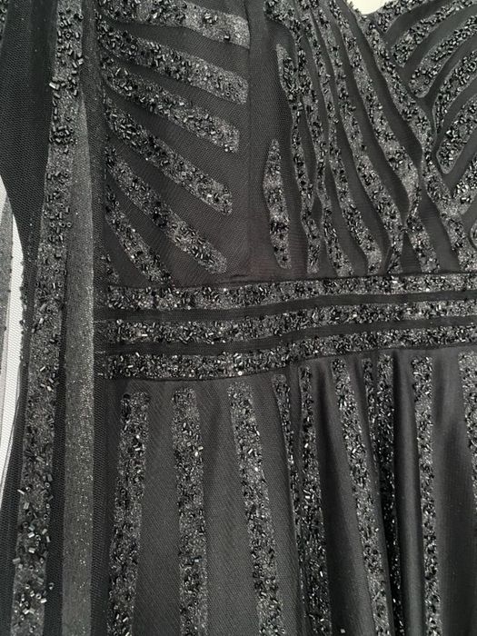 Rochie elegantă neagră, cu paiete si mâneci din tull