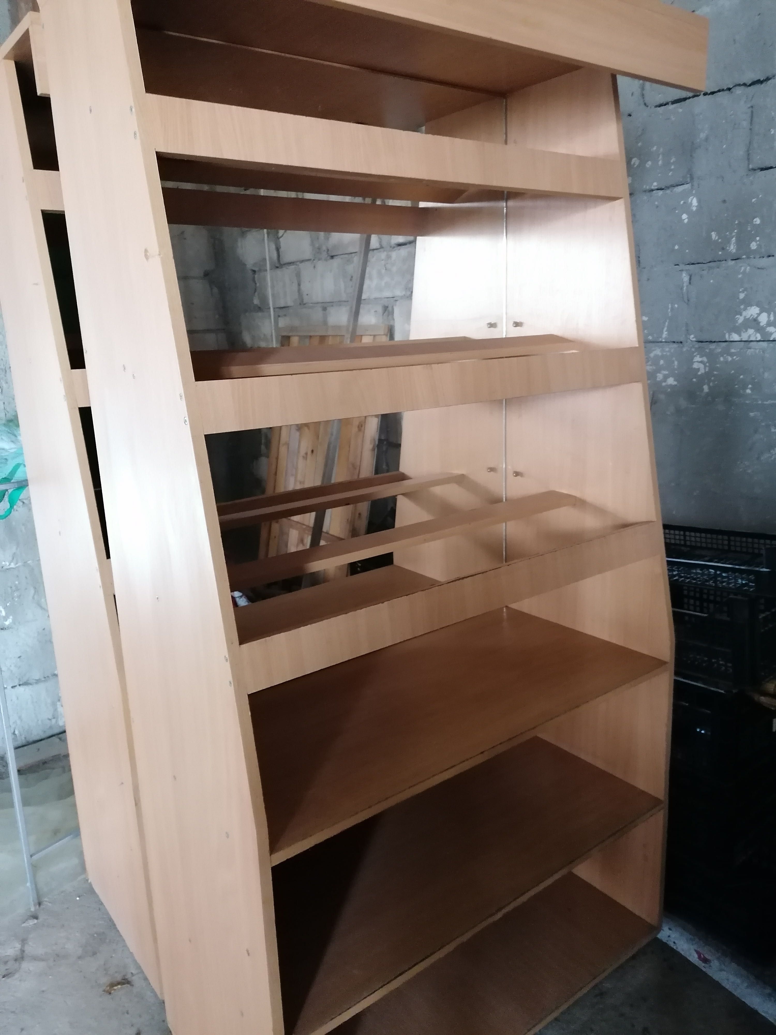 Vând corpuri mobilier bar si vestiar stare buna de folosință!