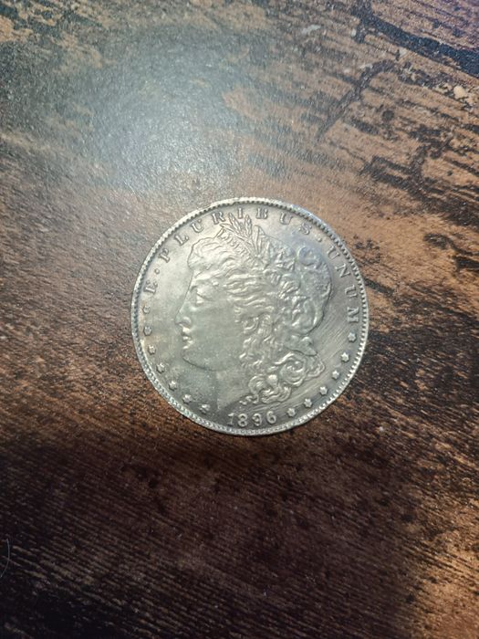 Moneda de argint de vanzare