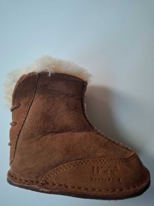 Нови бебешки ботуши UGG