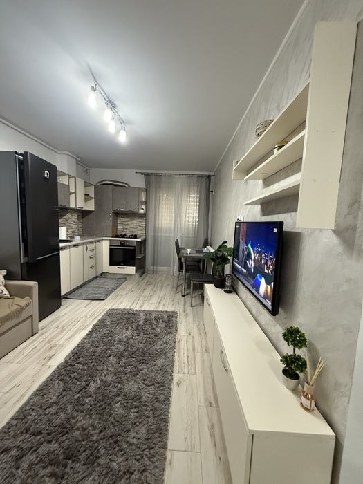 Inchiriez aparatament 2 camere tip studio