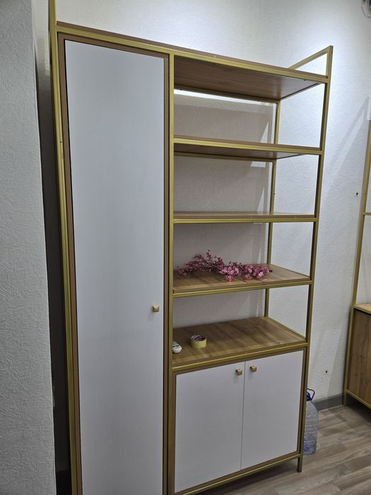 Ветрина для одежды. Хайтек.