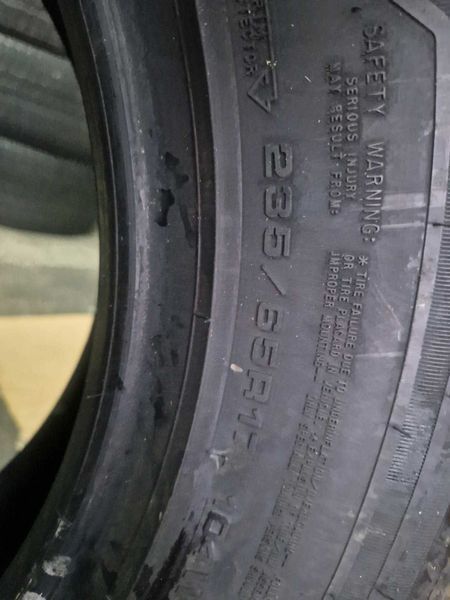 4 Goodyear R17 235/65/ 
летни гуми 
DOT3221