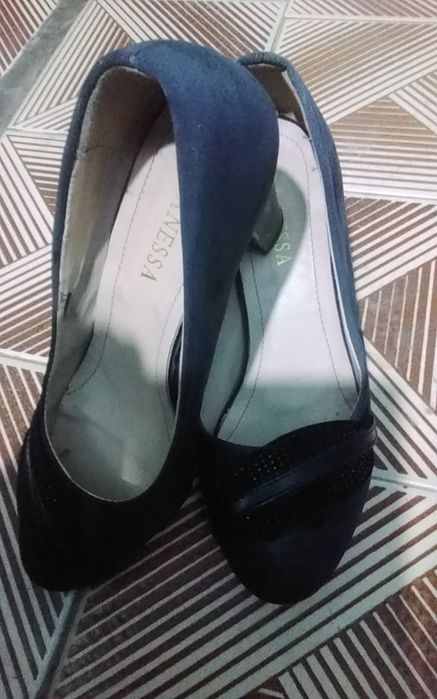 Туфли 39 размера с каблуком продам