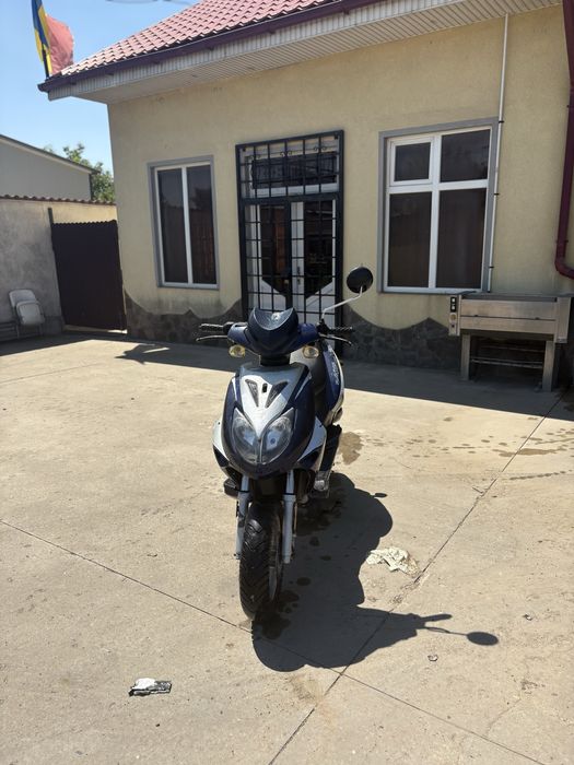 Vand scuter benzhou