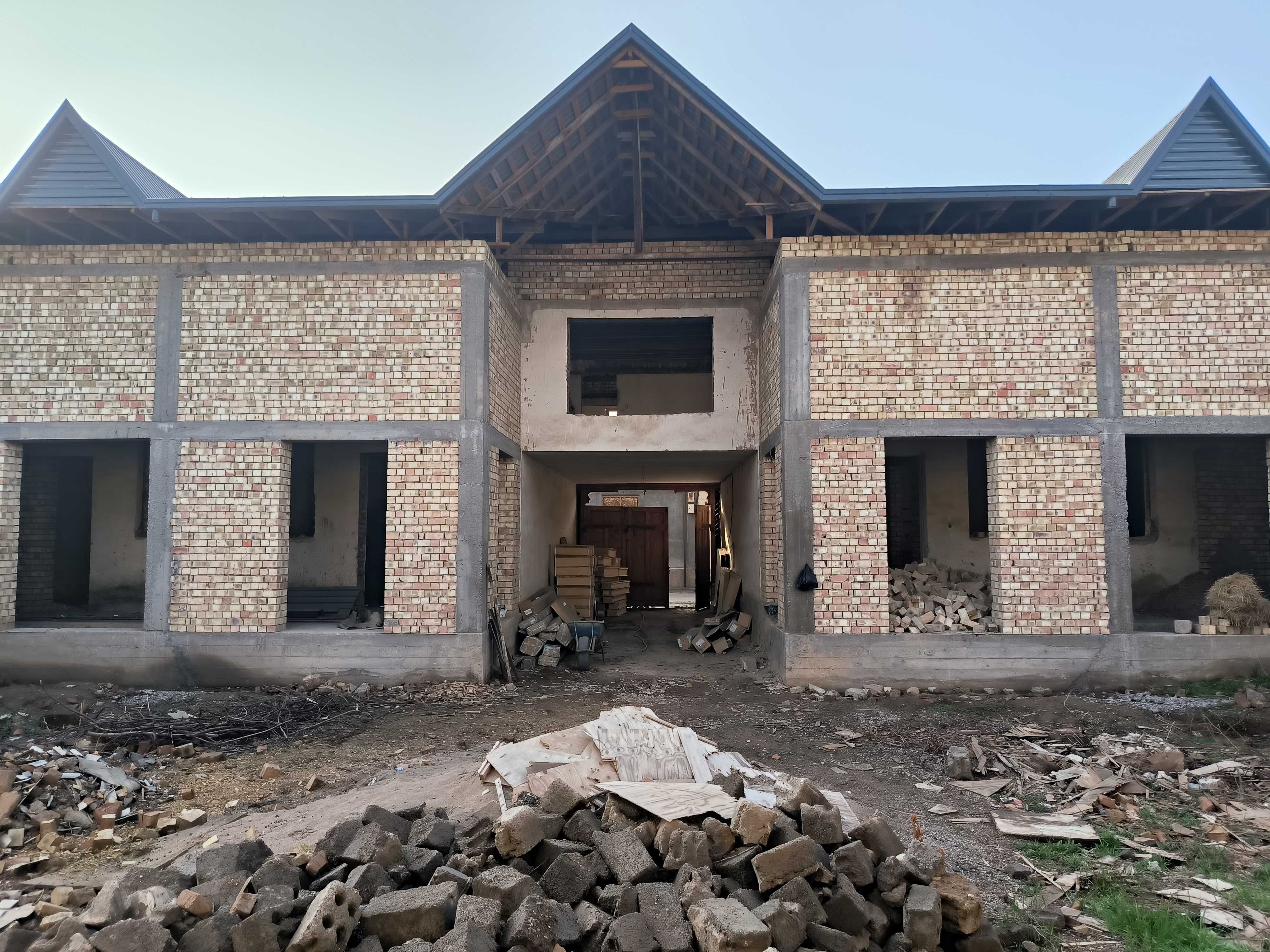 SUPER NARX uy sotiladi Sergelida yer maydoni 800 m2 (Qoyliq, Xonobod).