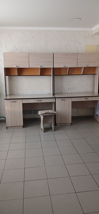 Продам 2 стола , письменные