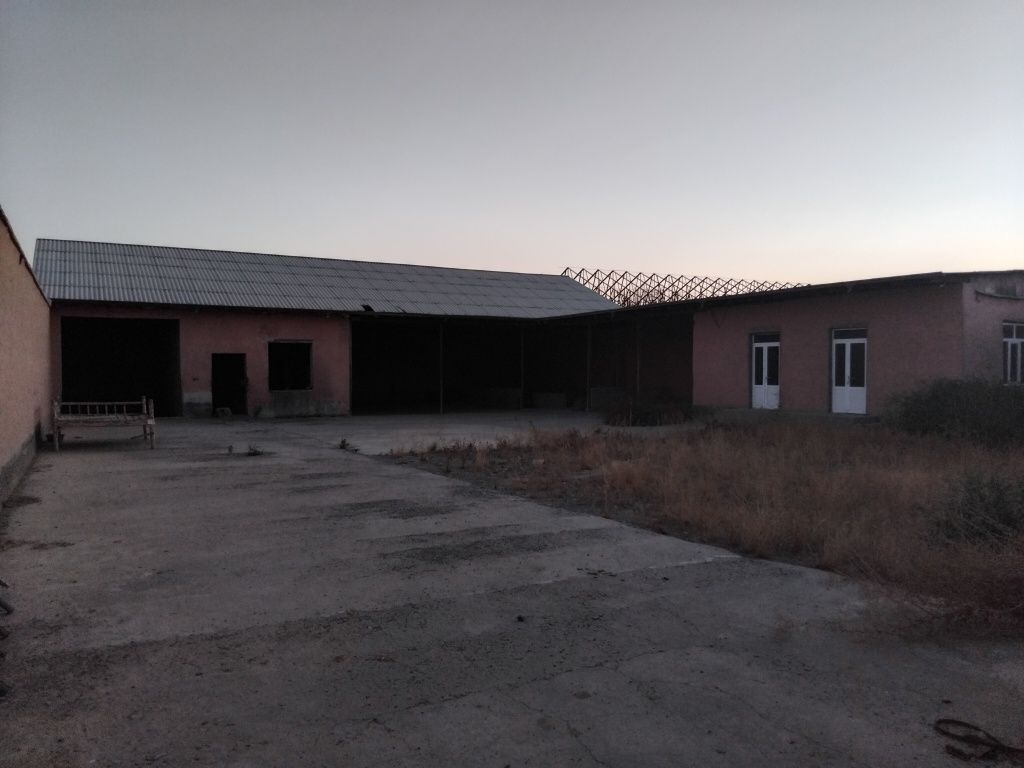 Uchastka sotiladi