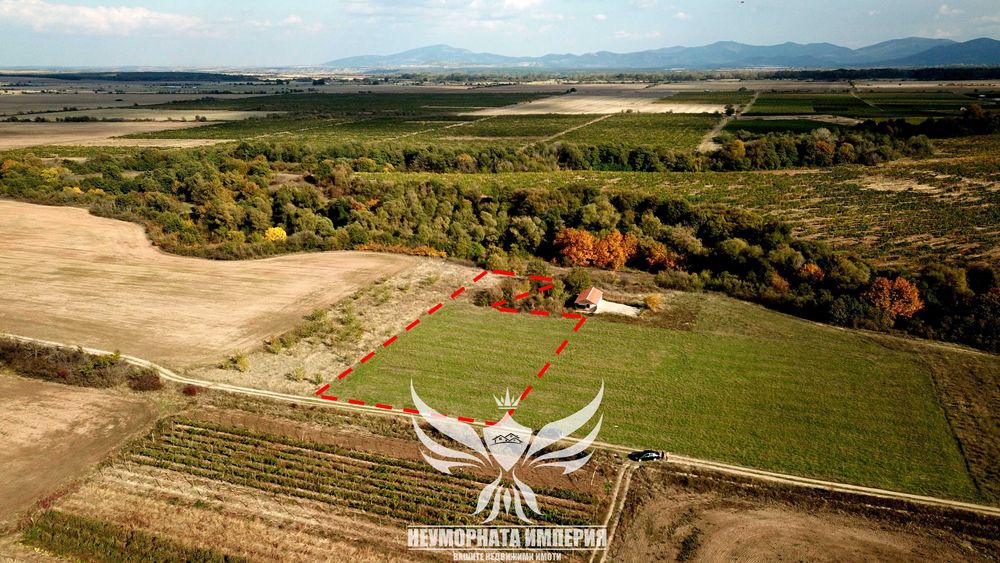 Продавам земя 3300кв.м. вътрешна линия след село Долнослав