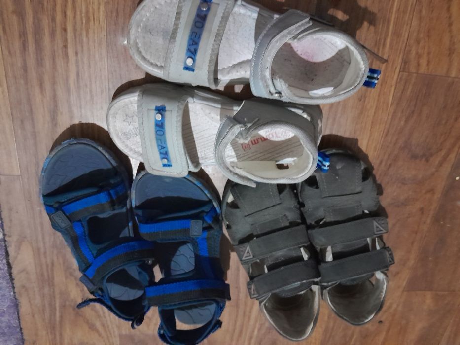 Отдам  бесплатно  обувь