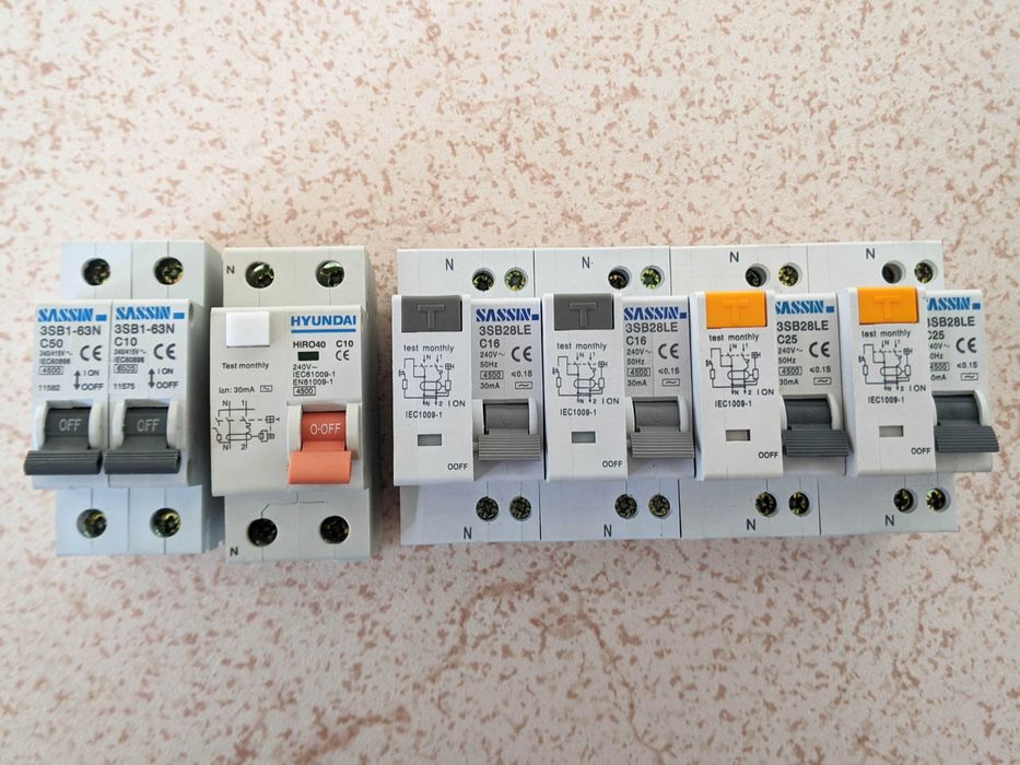 Автоматични предпазители прекъсвачи ДТЗ модул защита ел табло