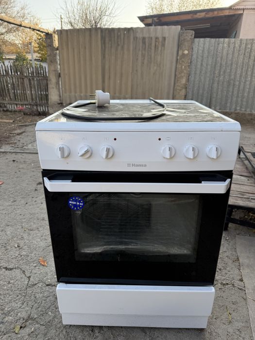Продам электрическую плиту Hansa