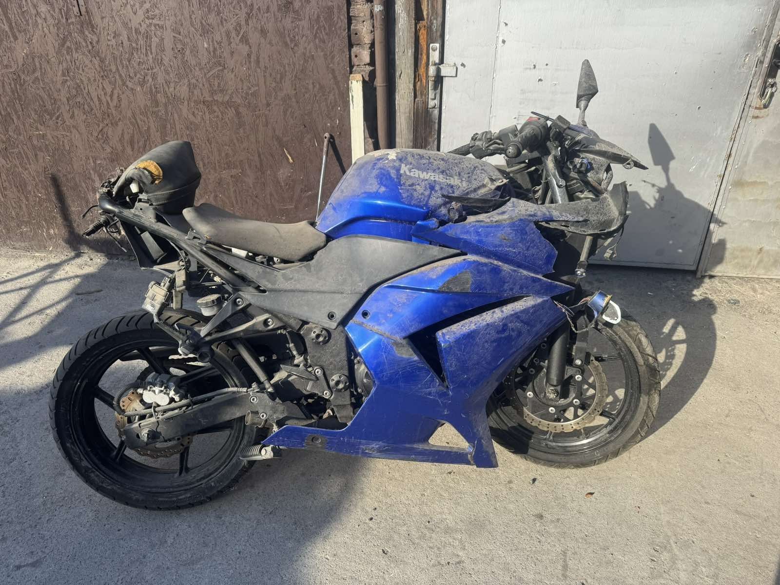 Мотоциклет  Кавазаки Нинджа 250R(Kawasaki  Ninja 250 R)-На части