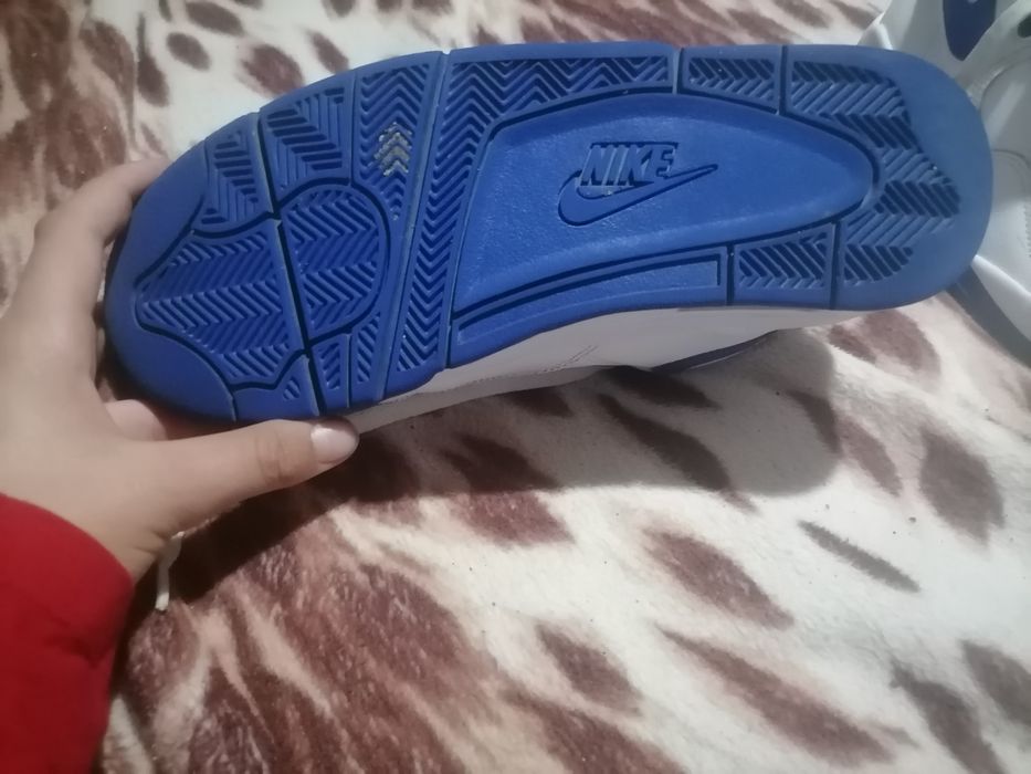 Vând Nike flight