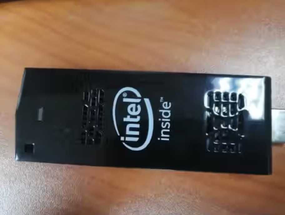 intel Compute Stick STCK1A32WFC Mini PC in Televizor