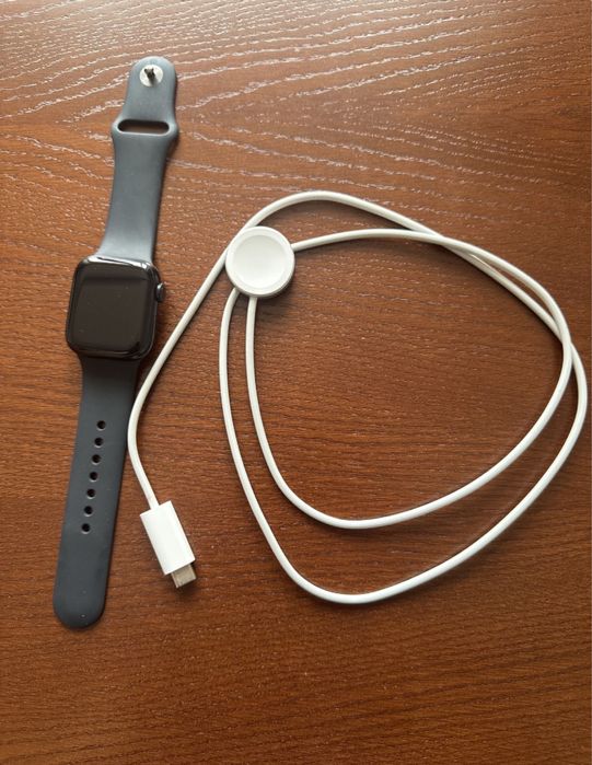 продам apple watch series 8 45mm.