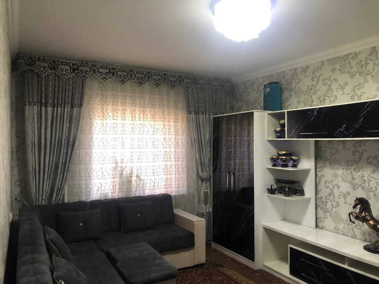 Чилонзор 12.    5хона
5.1.4
100 м² 
Балкон 2×6,
огород, подвал бор
77-