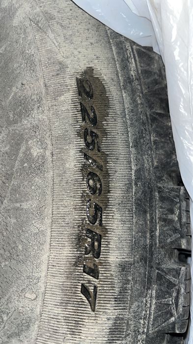 Продам шипованную резину