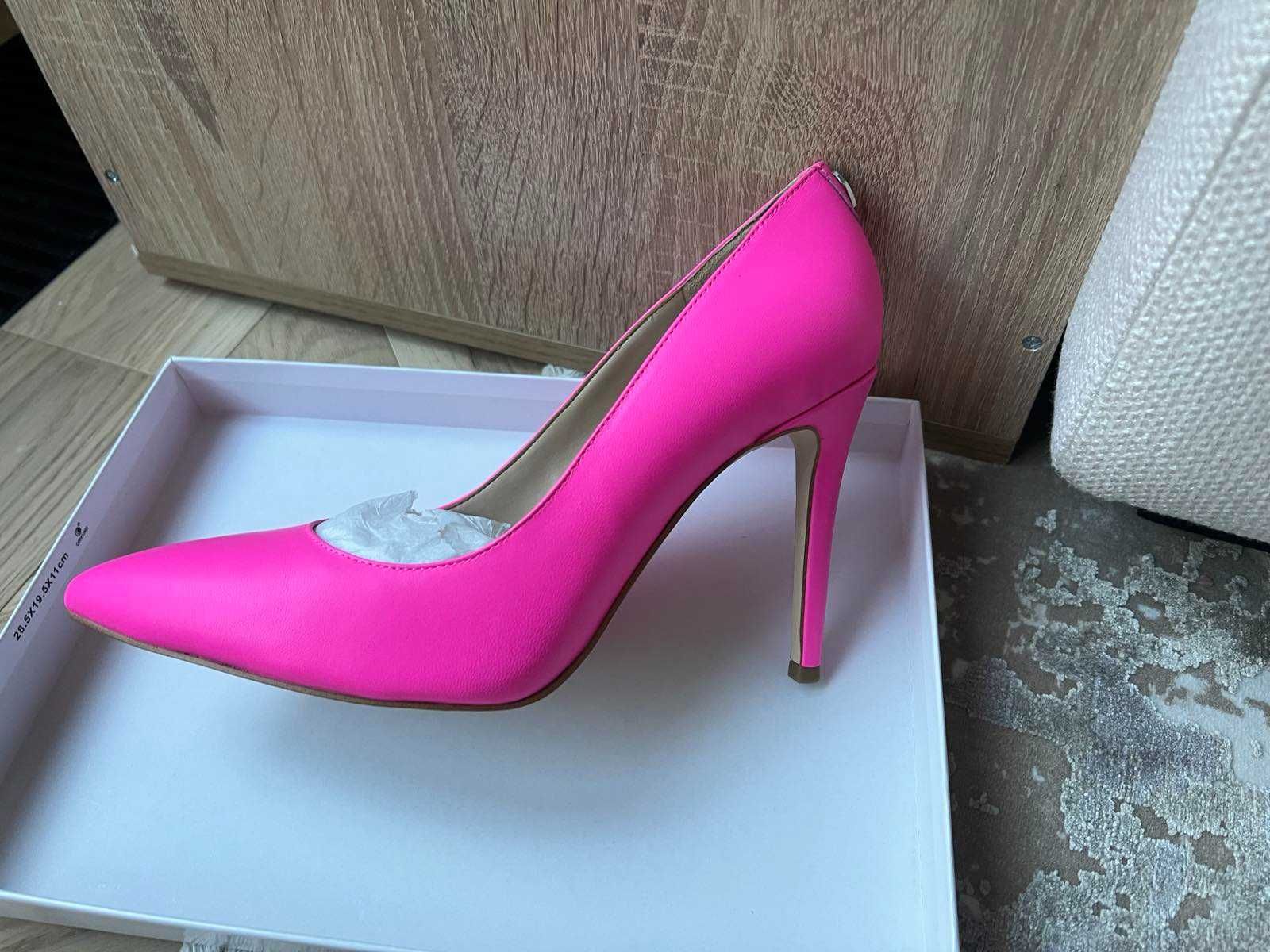 продавам обувки Guess