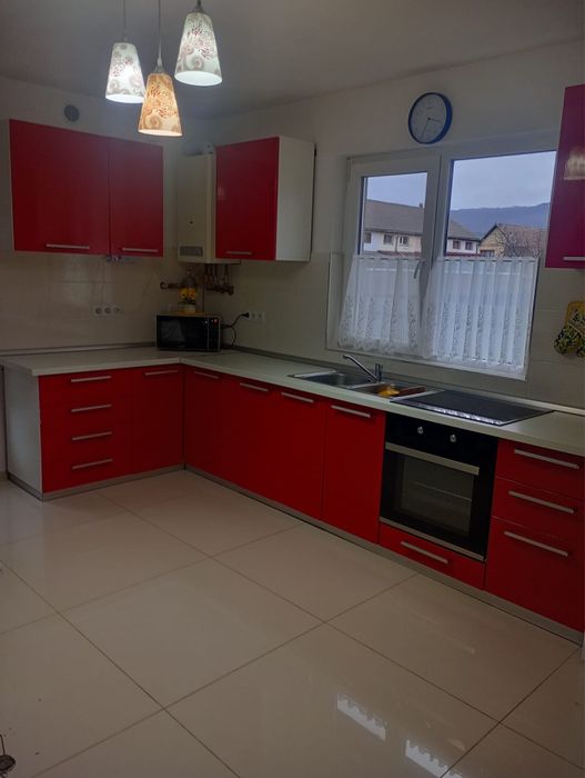 Execut montaje de mobilier pentru interior/exterior.