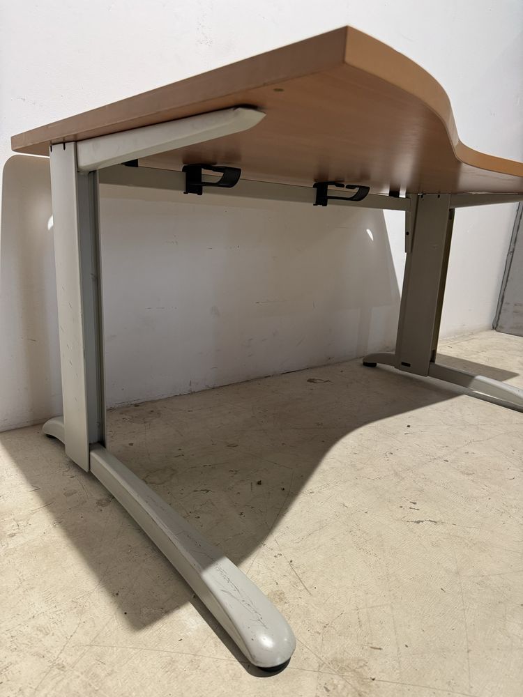 2 Buc. Birou de Colț Steelcase 140 cm; Masă de Lucru Structură Metal