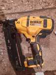 Devalt pist cu brush dcn660