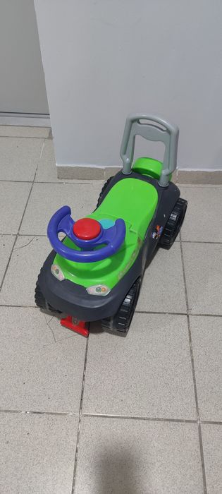 Две большие машинки толокары в отличном состоянии