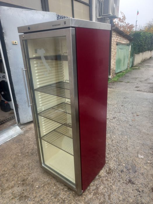 Хладилна витрина за вино