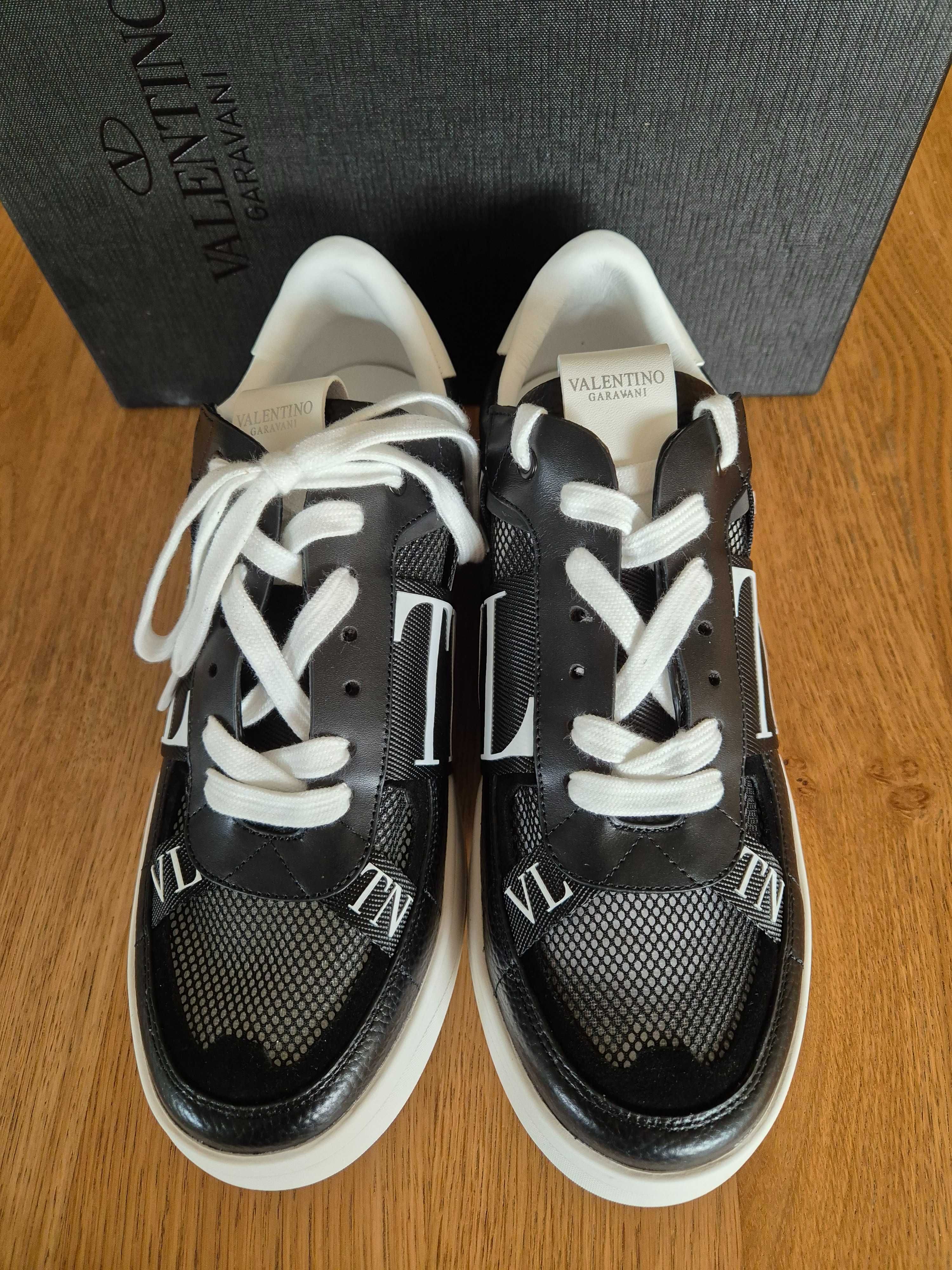 Мъжки обувки Valentino