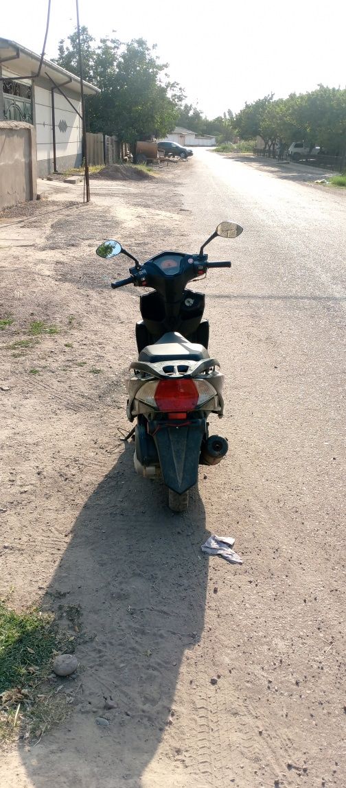 Скутер Бензин Kawasaki 150 m³