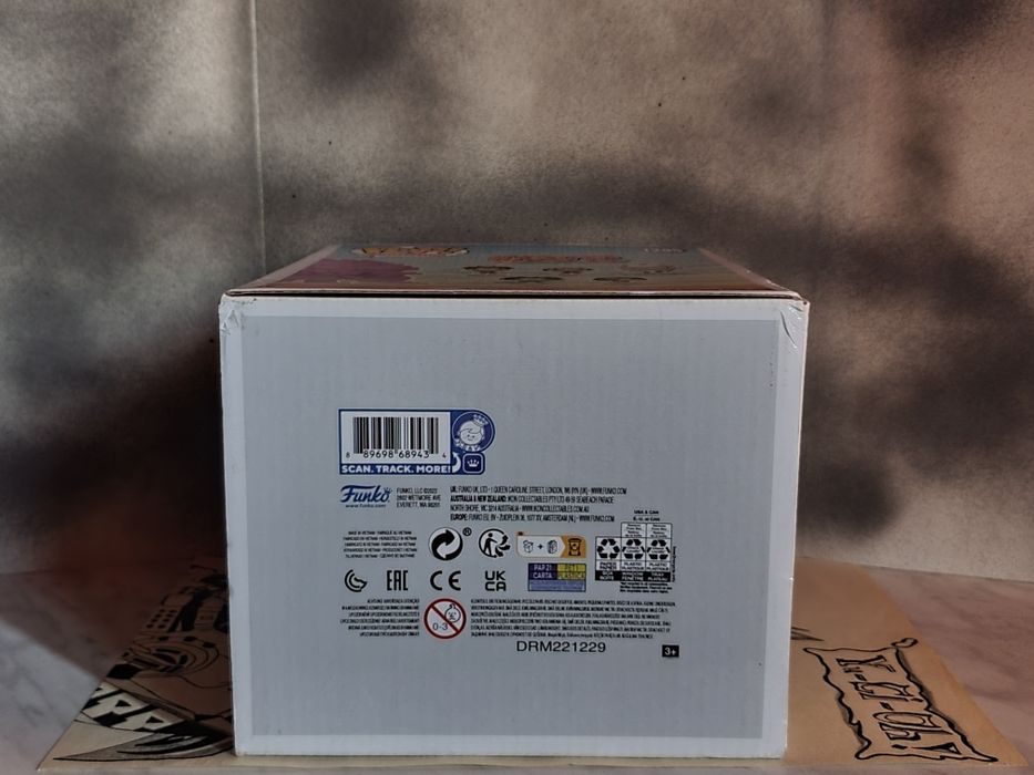 Различни аниме Funko Pop фигурки.